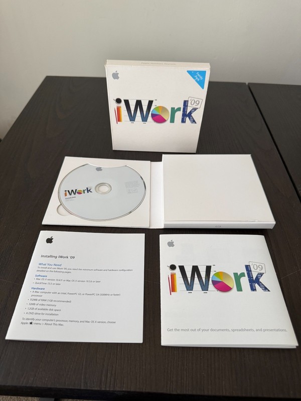 Apple iWork 09 Family Pack install DVD with original packaging and pamphlets