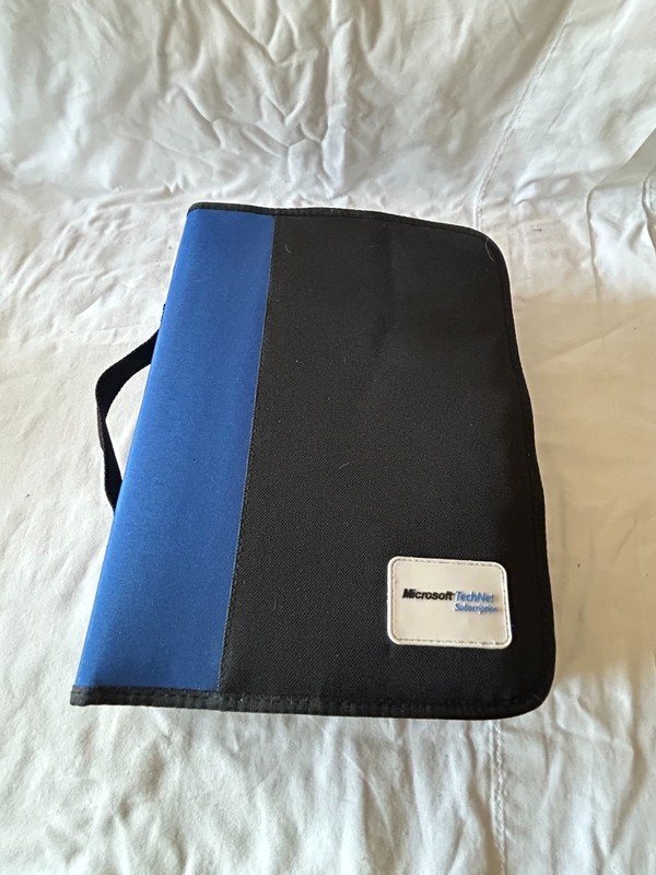 Microsoft TechNet CD Subscription Zipper Up, CD Pouch, Case, Wallet