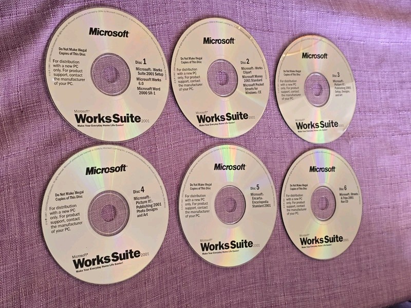 Microsoft Works Suite 2001 Windows PC CD-ROM Set Word Streets Encarta Money 6 CD