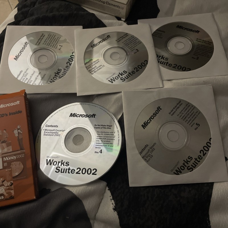 Microsoft Works Suite 2002 (License + Media) - Full Version for Windows gallery