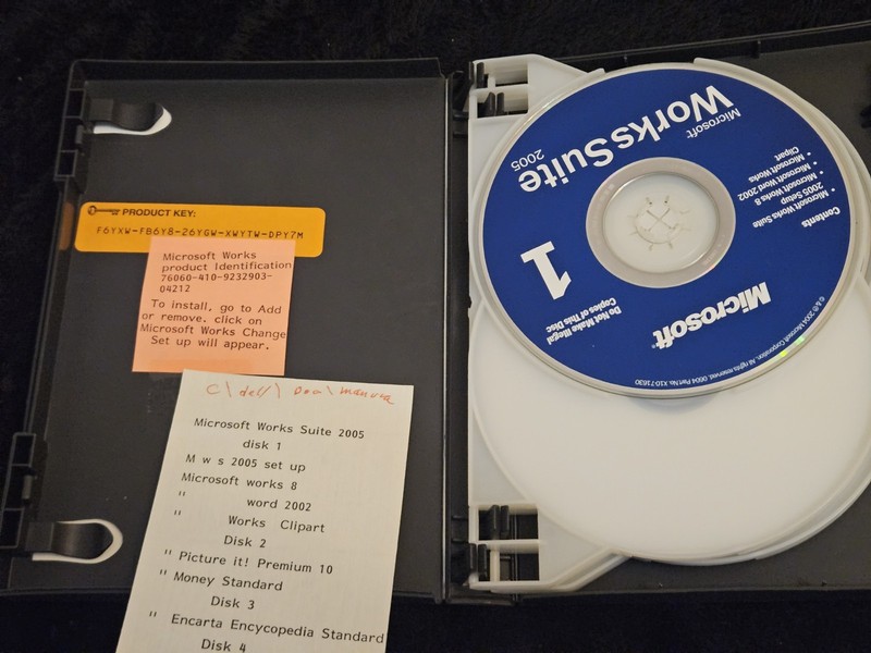 Microsoft Works Suite 2005 CD-ROM –Win 98 / 2000 / XP –No Scratches – W/Product gallery