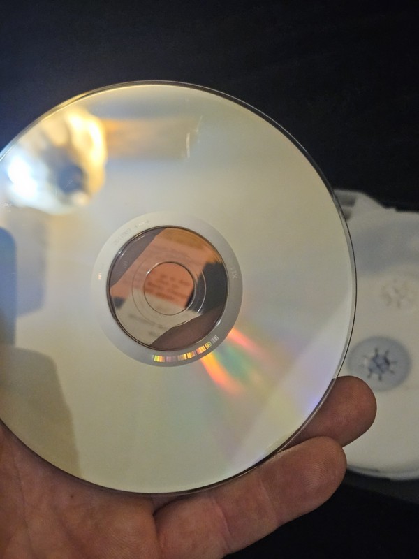 Microsoft Works Suite 2005 CD-ROM –Win 98 / 2000 / XP –No Scratches – W/Product gallery