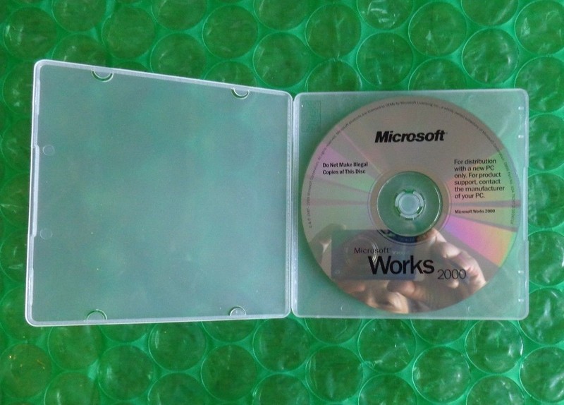 Microsoft Works 2000 For Windows (The CD has noticeable scratches, tested, work)