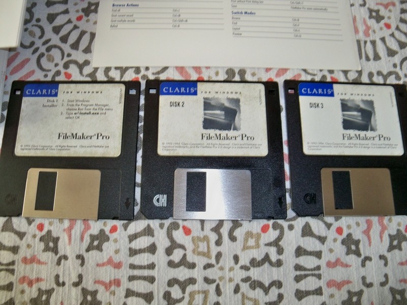 Vintage 1992 FileMaker Pro 2.0 for Windows on 3.5" Floppy Disks + Manuals Tested gallery