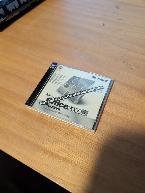Microsoft Office 2000 Premium with Product Key (2 Discs) – Very Clean!