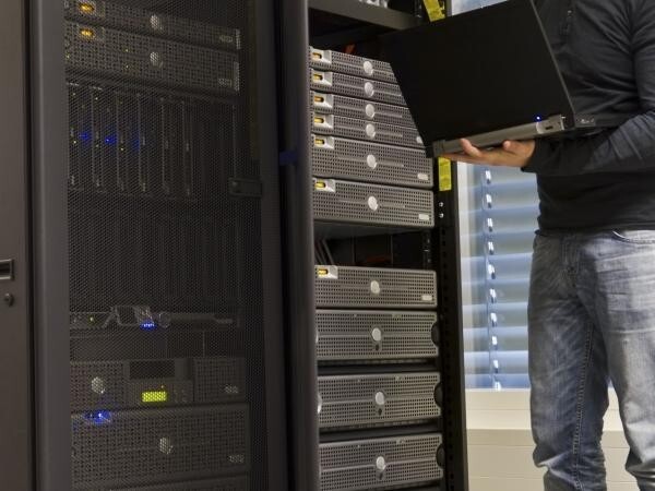 OpenManage Enterprise Advanced+ license (13G) 528-CTZD 528-CTZE gallery