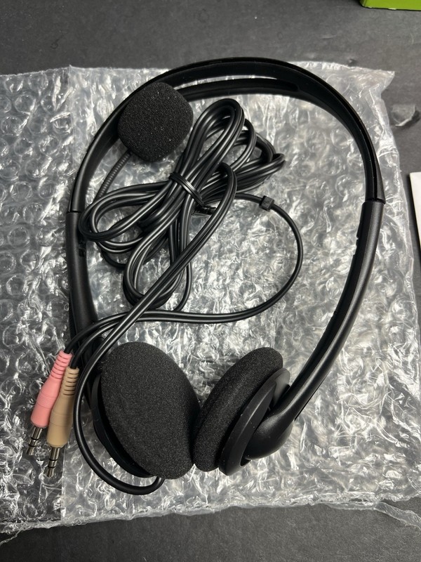 Dragon Naturally Speaking Home Version 11 With Head Set New OPEN BOX gallery