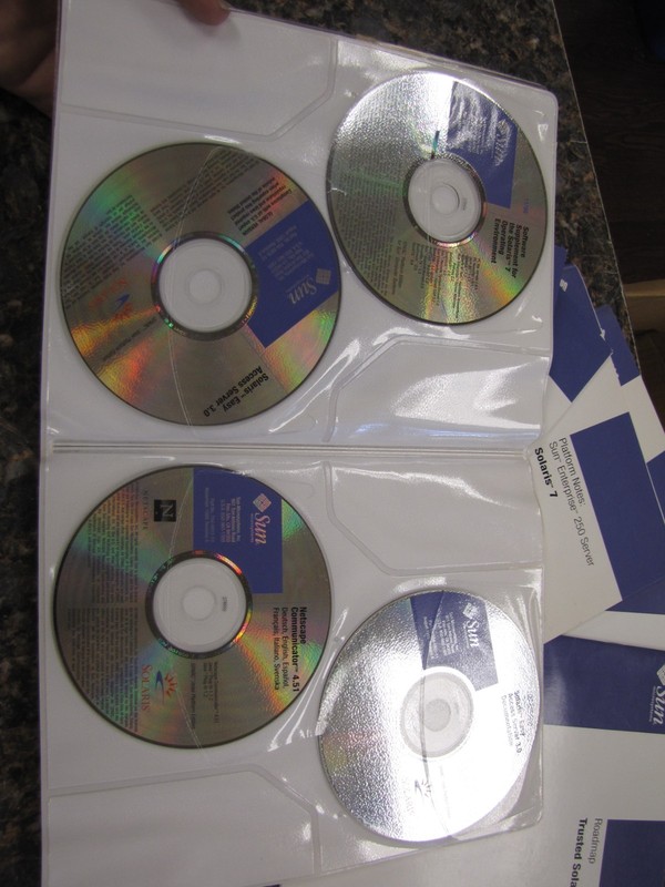 Vintage Sun Solaris 7 Server 11/99 SPARC Platform Edition CD with manual gallery