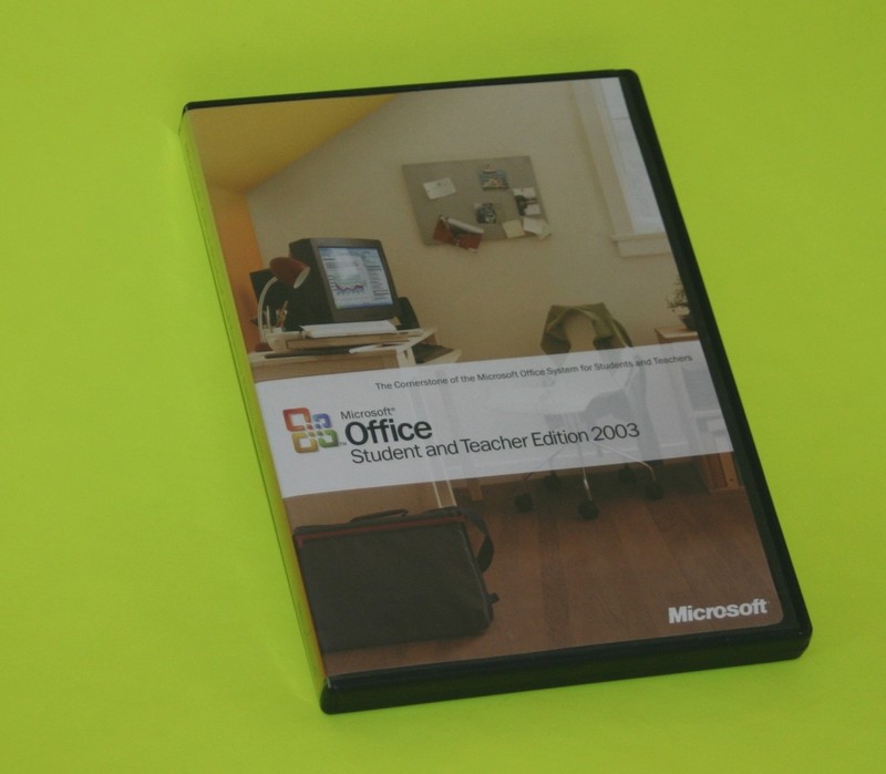 Microsoft Office 2003 Student Teacher Edition with Users Guide and Product Key
