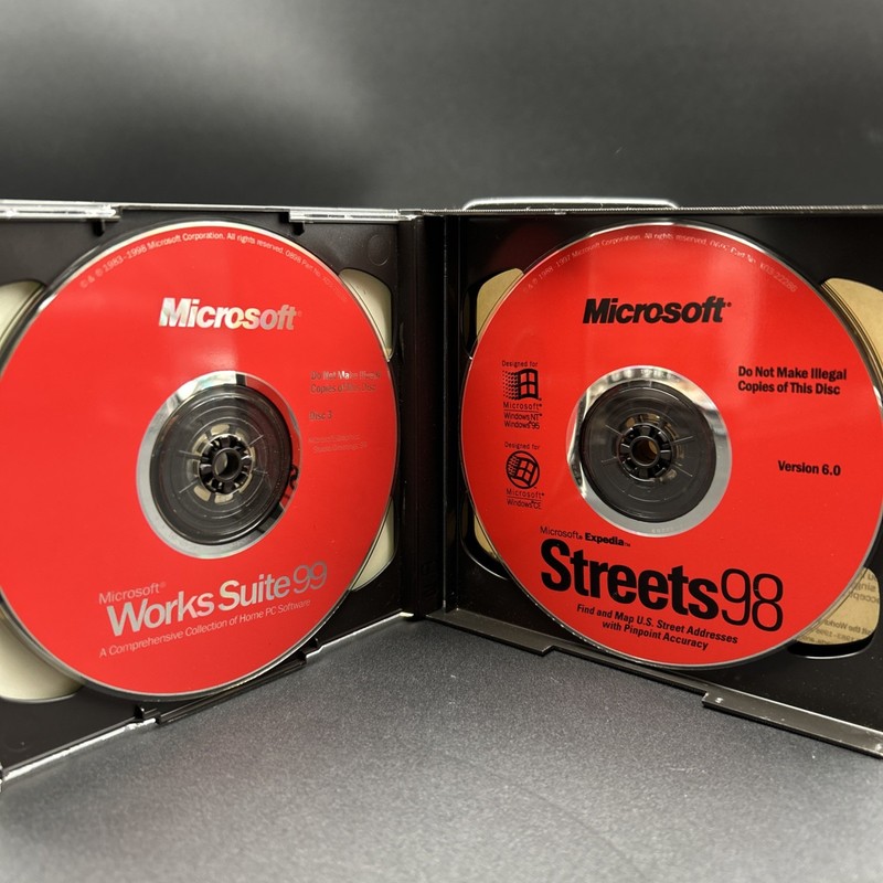 Microsoft Works Suite 99 Disc Set Vintage 4 Discs Pc Software - Excellent gallery