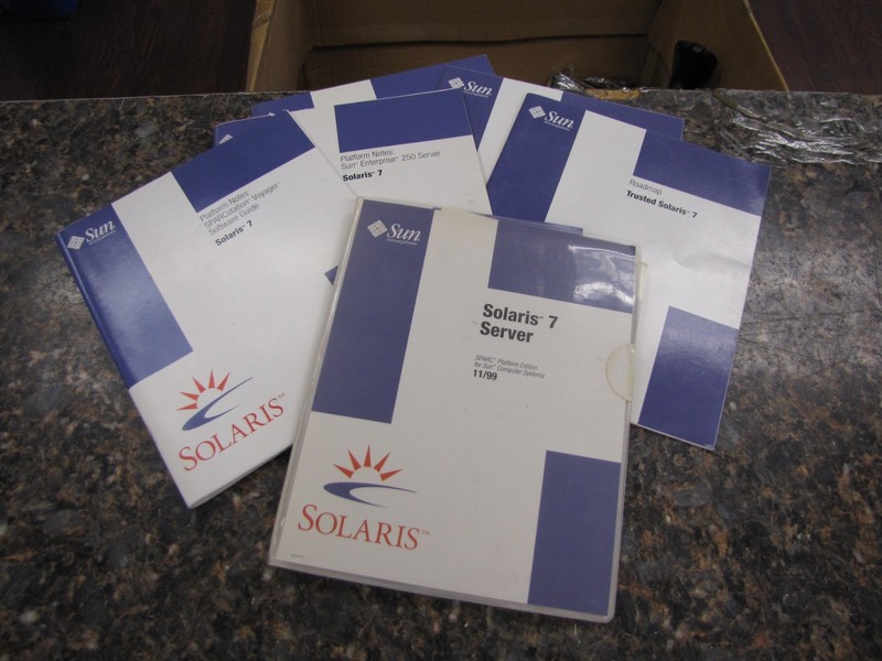 Vintage Sun Solaris 7 Server 11/99 SPARC Platform Edition CD with manual