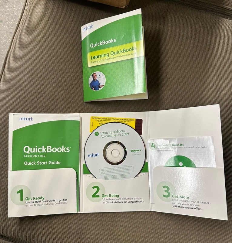 Intuit QuickBooks Pro 2009 Accounting Software Windows W/ Mnuals& Key + Train CD