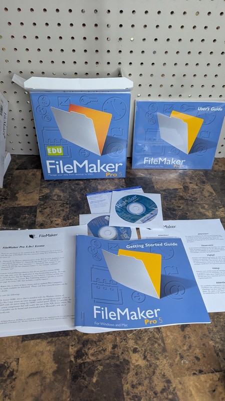 Filemaker Pro 5 + Key And Server 5 - VTG Windows W/ Box Authentic