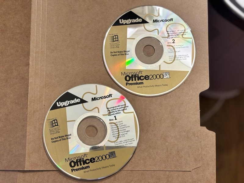 Microsoft Office 2000 Premium Upgrade 2 CD Set English Windows NT/98 X04-84306 gallery