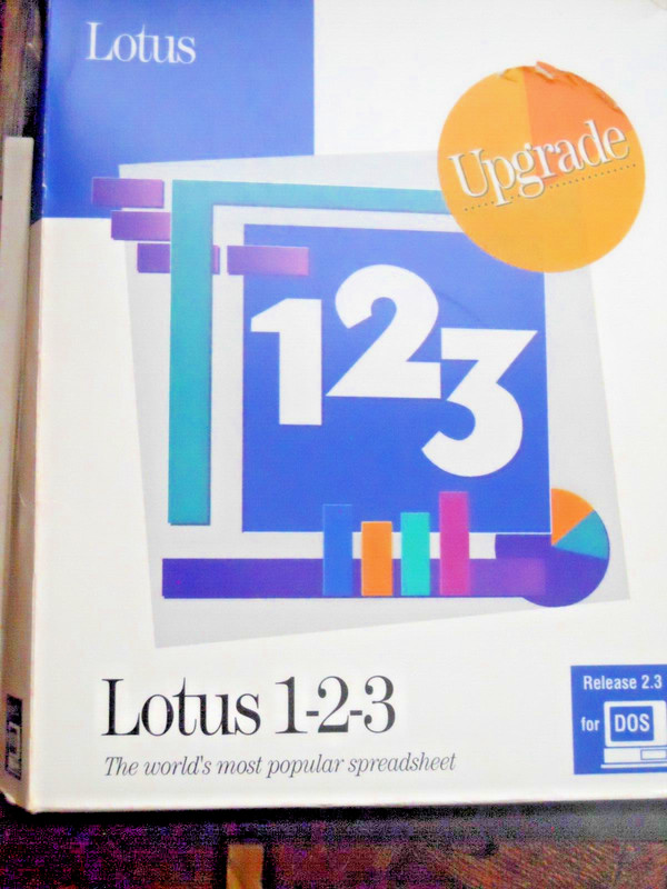 Lotus 1-2-3 for DOS 2.3 Upgrade 3.5″ diskettes, manuals