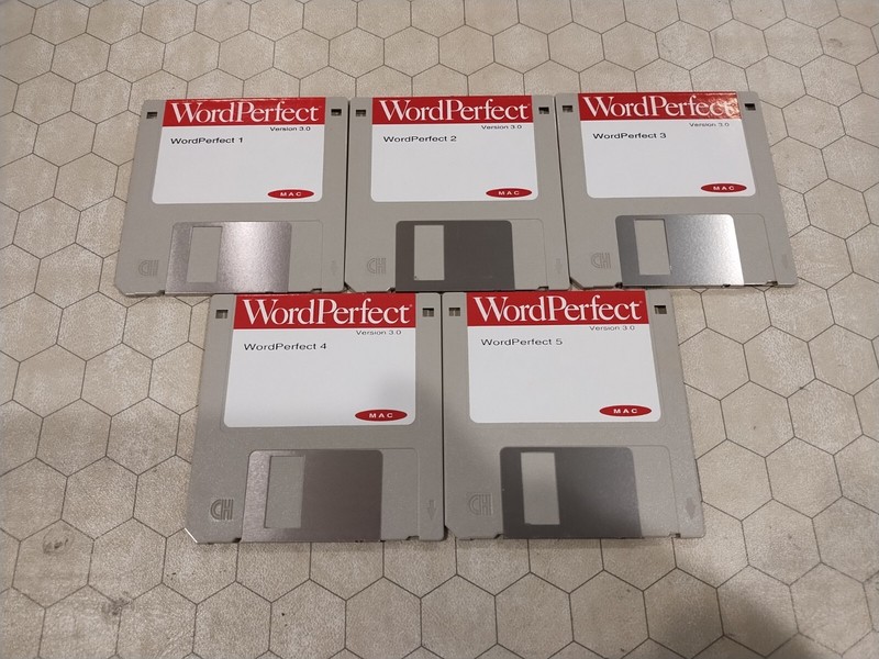 Apple Mac WordPerfect 3.0, 3.5″ floppy disks, 1993