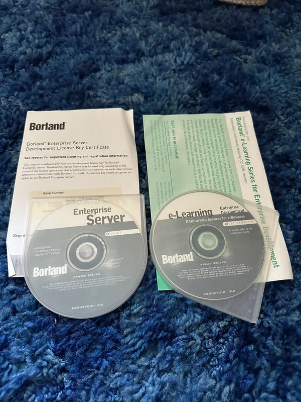 Borland Enterprise Server ! Two original disks with Serial & Authorization KEY !