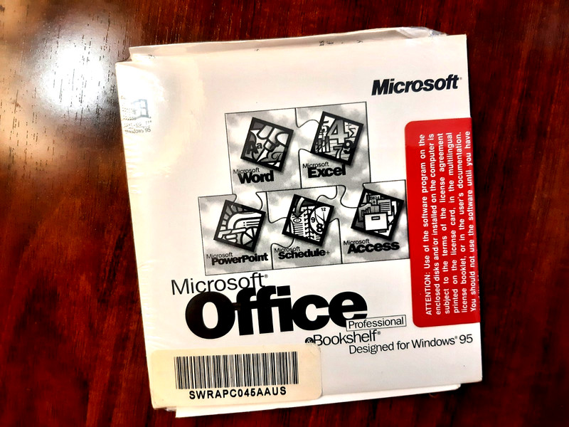 Microsoft Office Professional & Bookshelf Windows 95 retail CD-Rom W COA Key