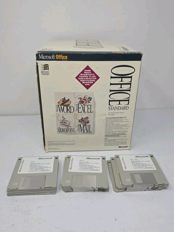 Vintage 1993 Microsoft Office Standard With 15 Floppy Disks ,books,