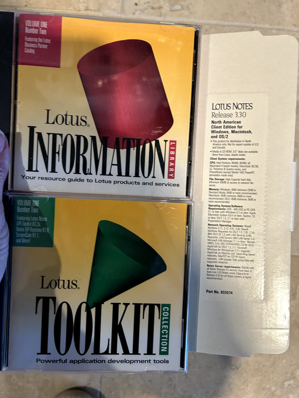 Lotus notes 3.3 release Fall 1994 manuals. Notes CD not included. gallery