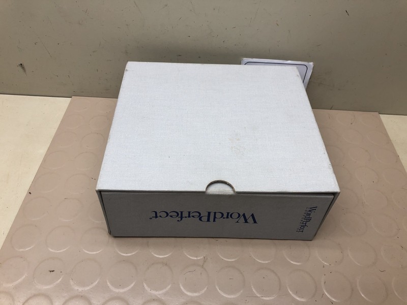 WordPerfect for DOS 5.1 Manual & Update Binder 1990 Box Slip Case IBM - No Discs gallery