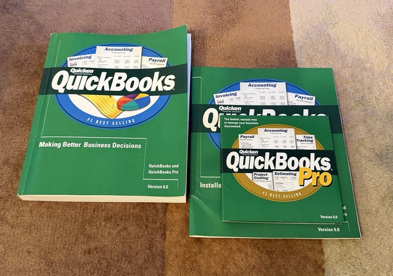 Intuit QuickBooks Pro Set: CD, Manual, Box, Guides Windows w/ Product Key