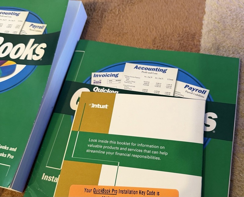 Intuit QuickBooks Pro Set: CD, Manual, Box, Guides Windows w/ Product Key gallery