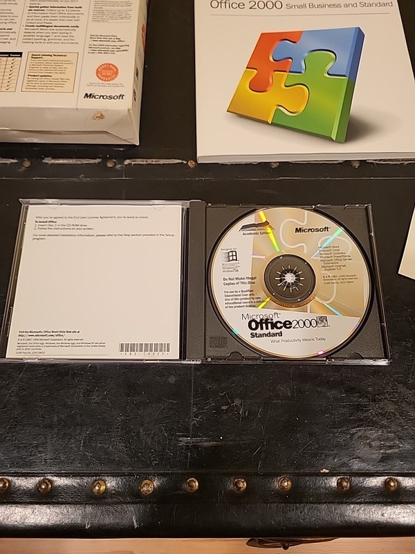 Microsoft Office 2000 Standard (Academic) X03-7979 preowned gallery