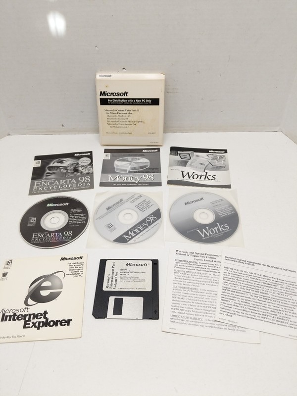 Microsoft Value Pack II - Works 4.5, Money 98, Encarta 98, Internet Explorer 4.0