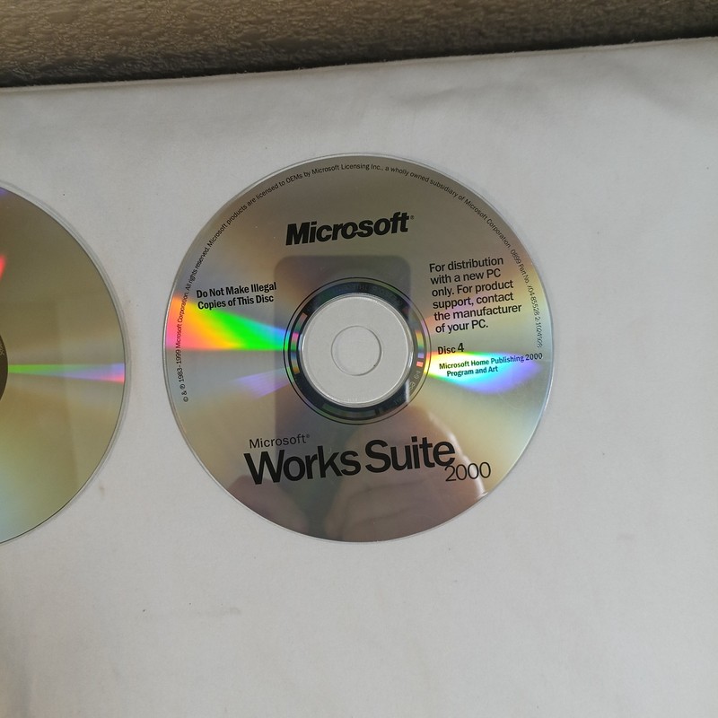 Microsoft Works Suite 2000 - Complete 7 Disc PC CD-ROM Vintage Excellent Conditi gallery