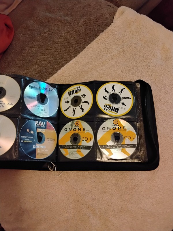 ESTATE SELL OFF- HUGE BINDER FULL OF LINUX CD'S- YOU CHOOSE-PROTECTED- vtg-SAVE$ gallery