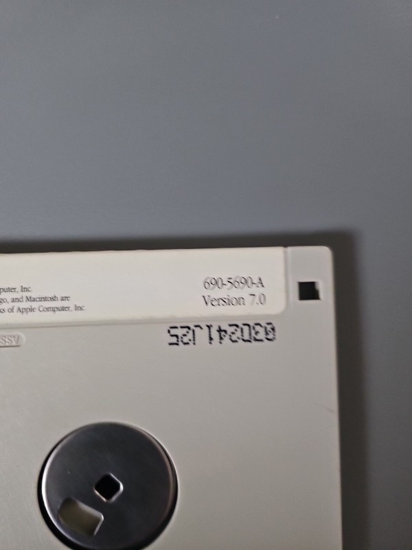 Vtg 1990 Apple Macintosh System Startup Install 1 Disc 3.5" Floppy Disk Bin214 gallery