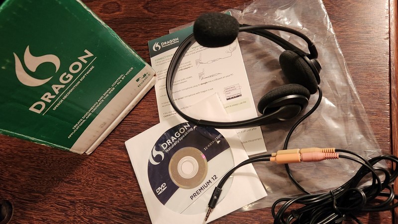Nuance Dragon speech recognition software ‘Premium 12’ DVD ROM w/ headset