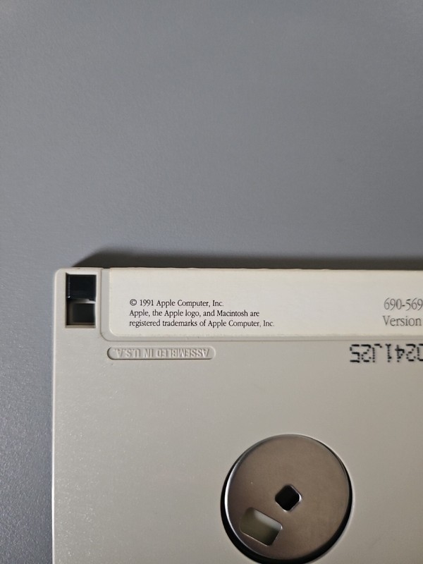 Vtg 1990 Apple Macintosh System Startup Install 1 Disc 3.5" Floppy Disk Bin214 gallery