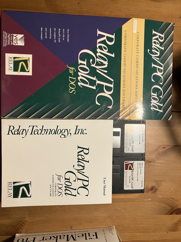 Vintage 1992 FileMaker Pro 2.0 for Windows on 3.5" Floppy Disks + Relay/PC Gold. gallery