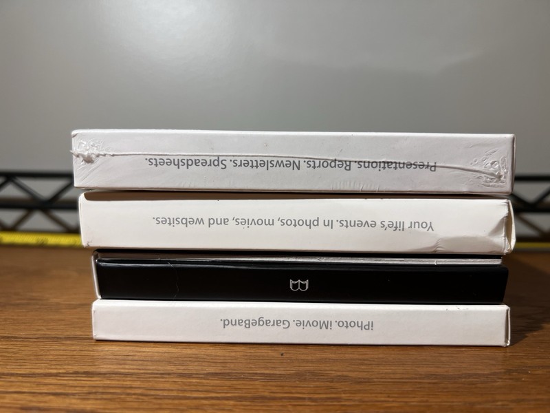 Apple Mac Software Lot: iWork 08 (Sealed), iLife 08, OS X 10.4 Leopard, iLife 11 gallery
