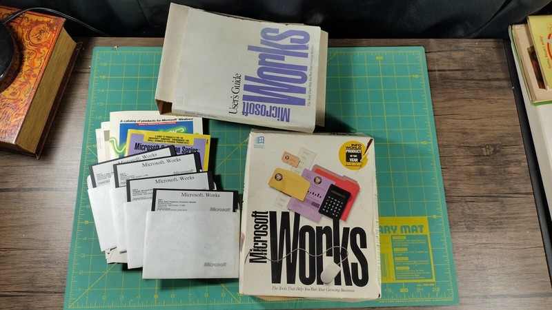 RARE Microsoft WORKS Software MS-DOS 2.0 WINDOWS PC 1991 with Box