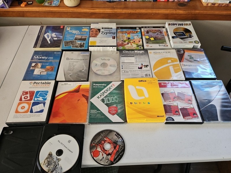 Lot Of 18 Old Microsoft And Mac Computer Programs , Most Have Keys Trl8#32