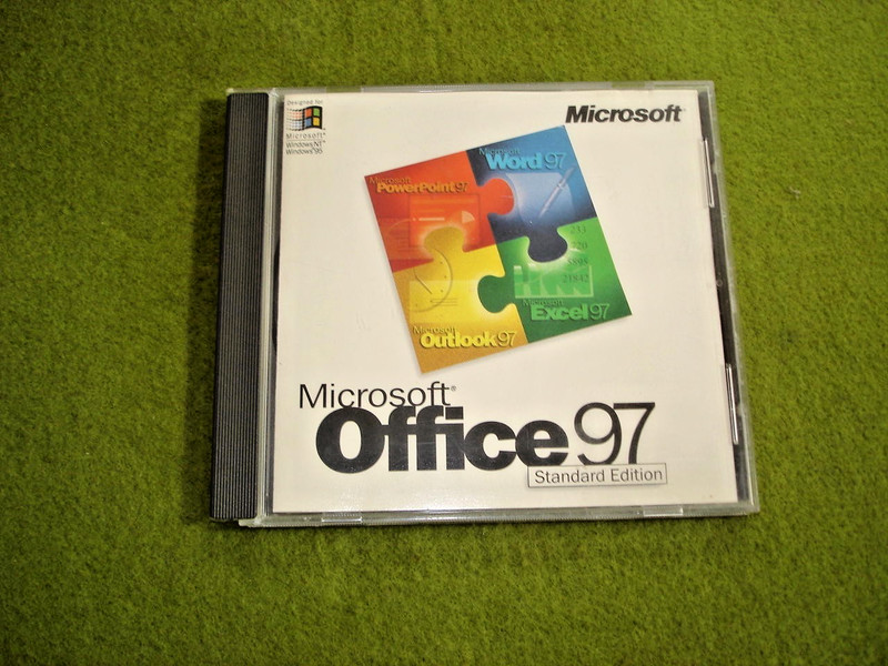 Microsoft Office ’97 Standard Edition CD-ROM with Key