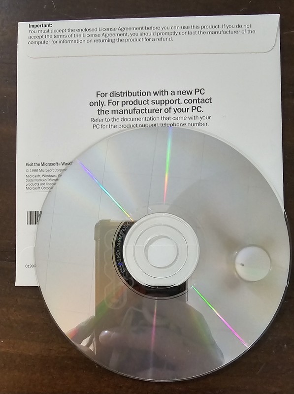 4 PC Programs Microsoft Office 97, Corel Word Perfect 8, Virtual Machine, Demo gallery