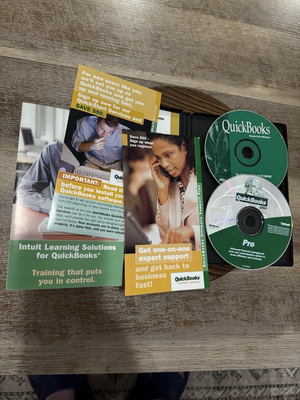 Intuit QuickBooks Pro 2004 with License for Windows 98/ME/2000/XP Used