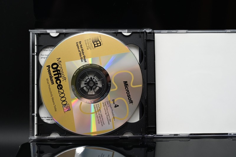 Microsoft Office 2000 Premium with Product Key (2 Discs) - Very Clean! gallery
