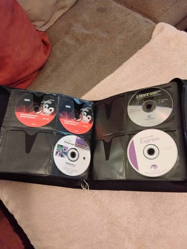 ESTATE SELL OFF- HUGE BINDER FULL OF LINUX CD'S- YOU CHOOSE-PROTECTED- vtg-SAVE$ gallery