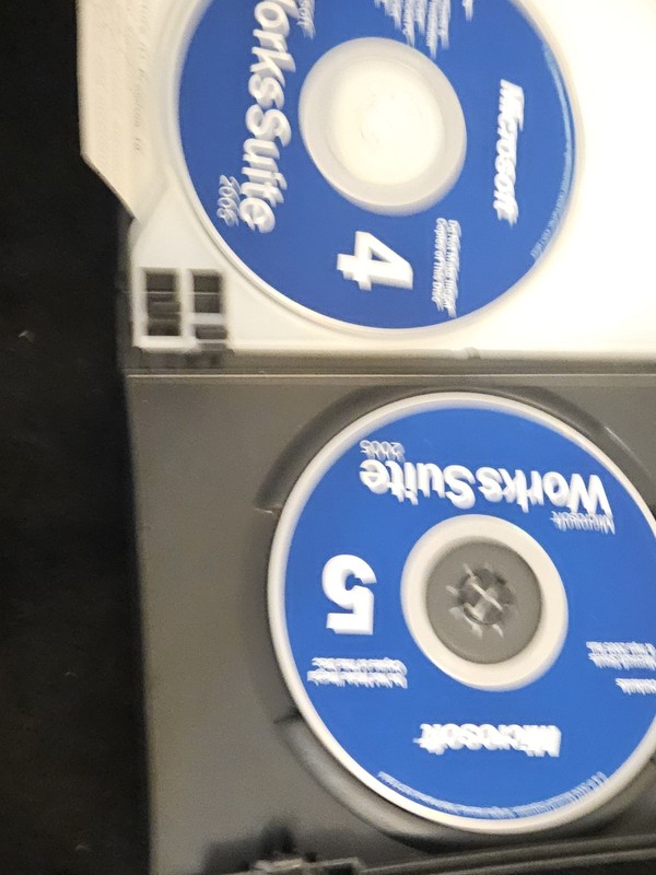 Microsoft Works Suite 2005 CD-ROM –Win 98 / 2000 / XP –No Scratches – W/Product gallery